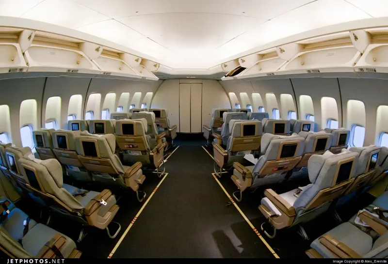 Боинг 747 внутри салона