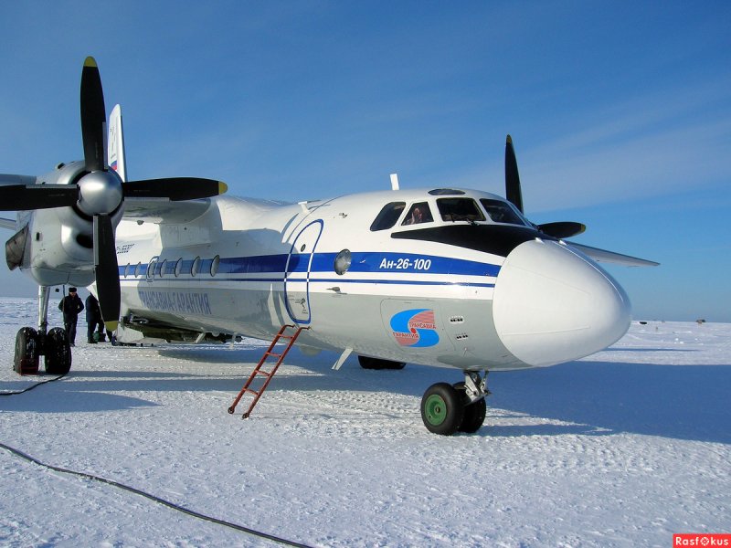 АН-26 военно-транспортный самолёт