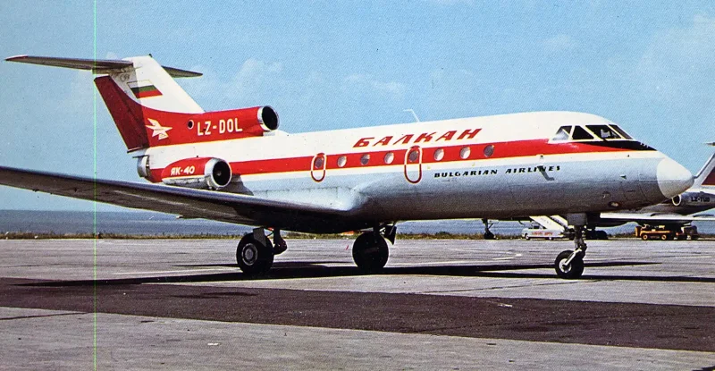 Самолет пассажирский як-40 1973