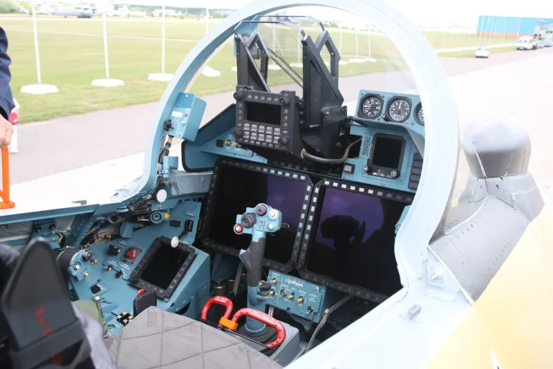 Су-35 кабина пилота