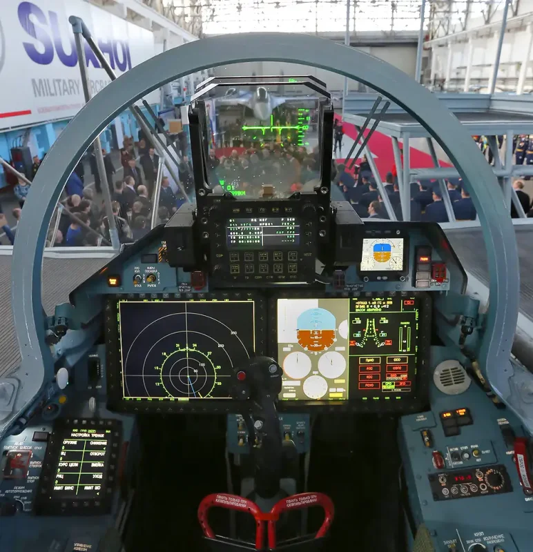 Су-35 кабина пилота