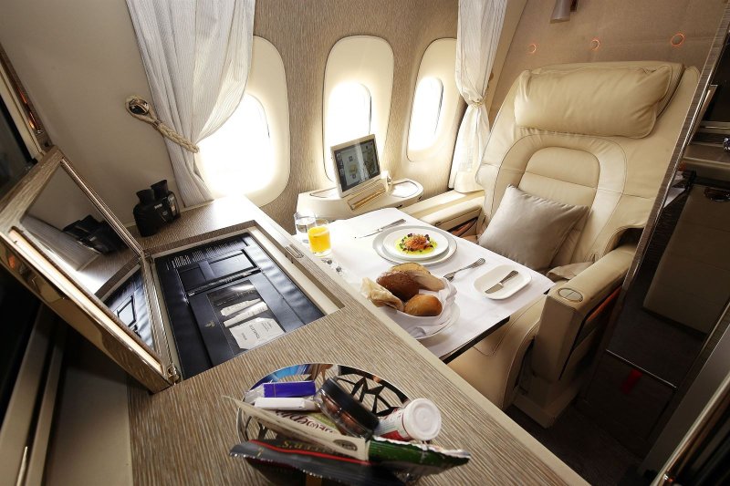 Emirates Airlines Boeing 777-300 бизнес класс