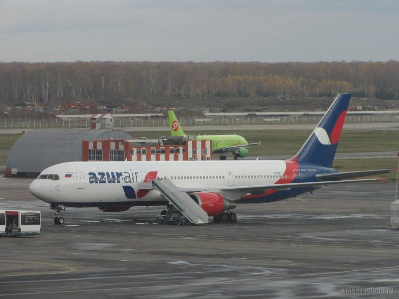 767-300 Azur Air