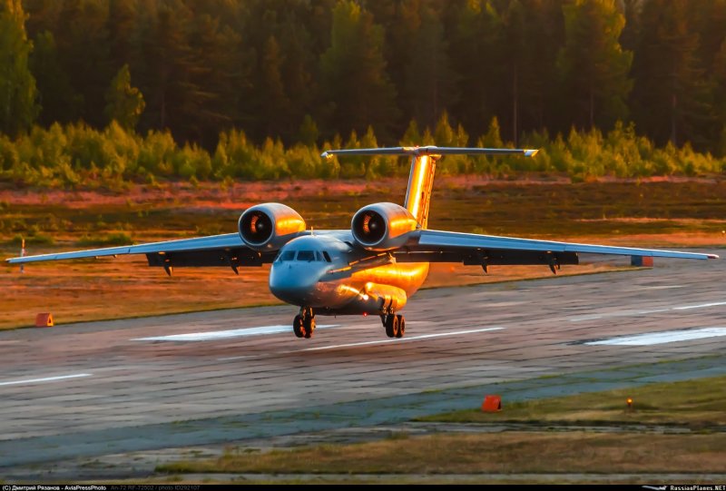 АН-72 транспортный самолёт