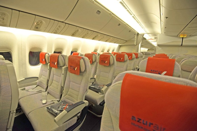 Боинг 767 схема посадочных мест Azur Air