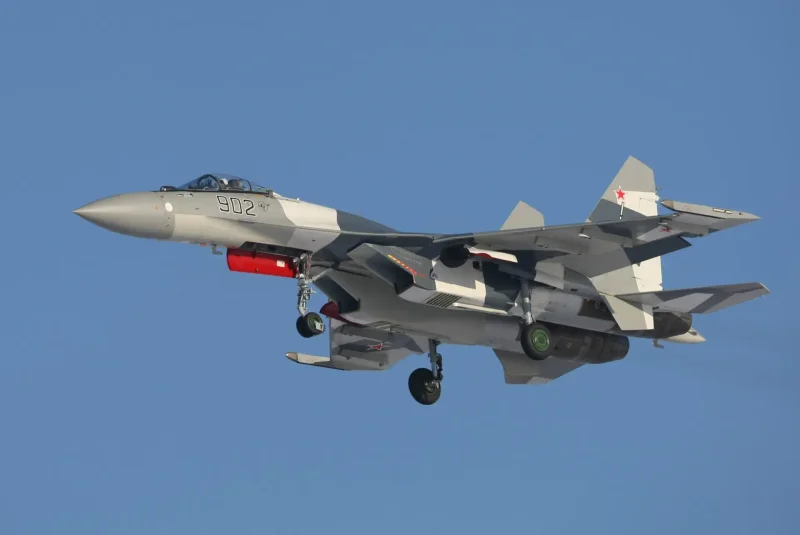 Российский истребитель "Су-35"