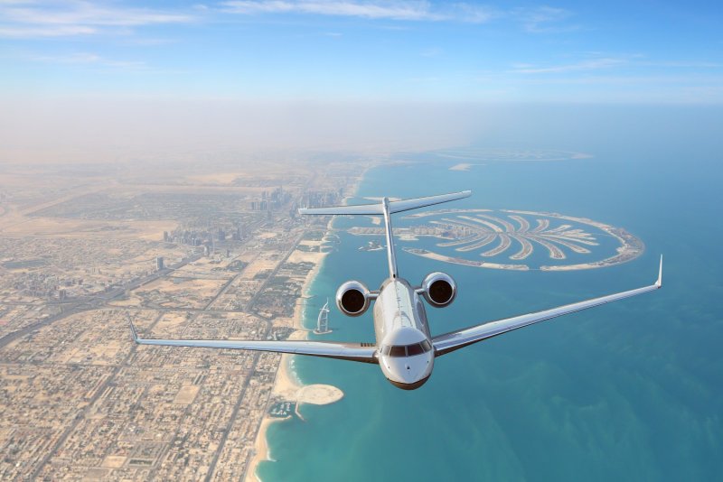 Самолет над Эмиратами