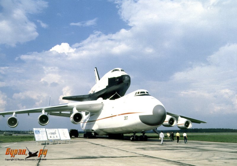 АН-225 С Бураном