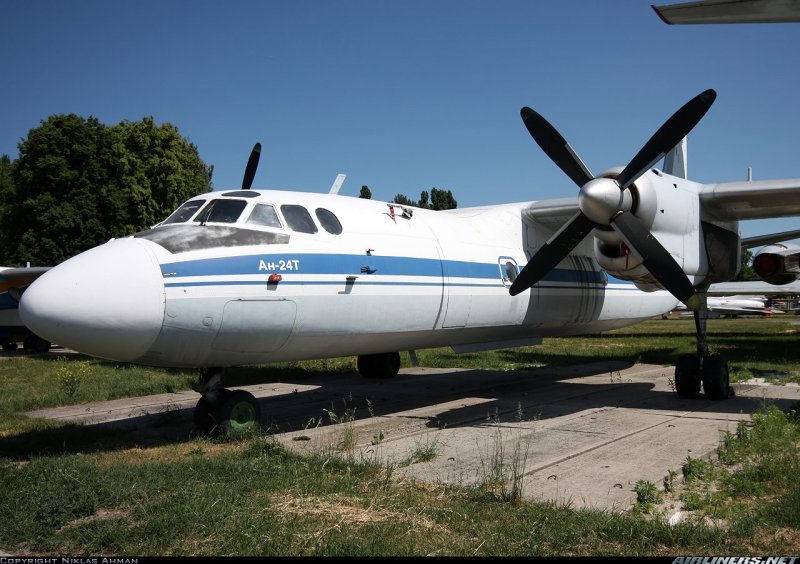 Турбовинтовой самолет АН-26