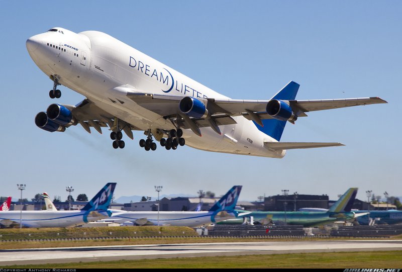 Самолёт Boeing 747 LCF Dreamlifter