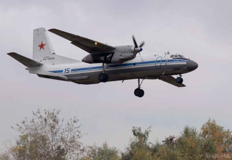 АН-26 военно-транспортный самолёт