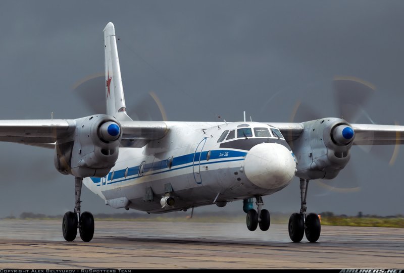 АН-24 транспортный самолёт