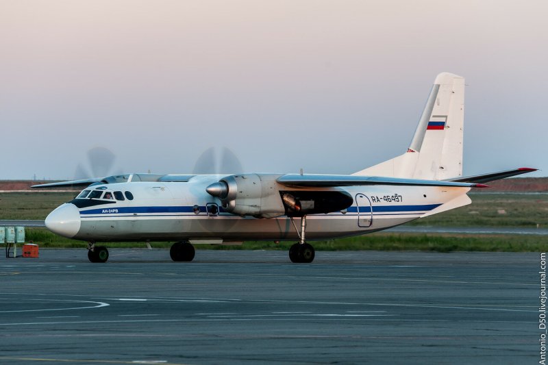 АН-26 транспортный самолёт