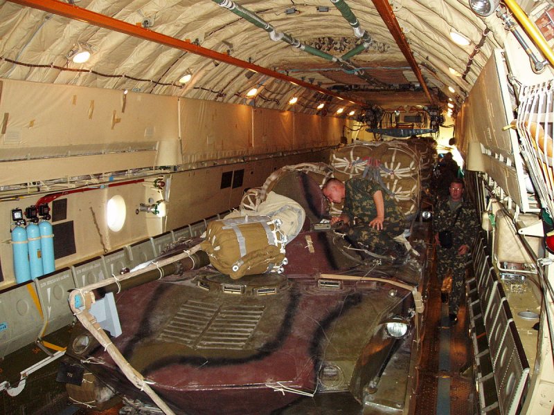 Ил-76 военно-транспортный самолёт салон