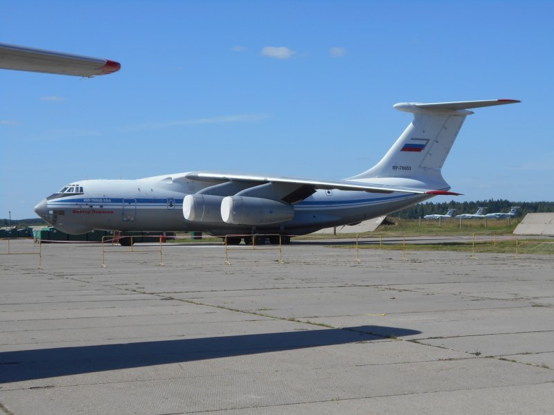 Самолёт ил-76мд-90а военно-транспортный
