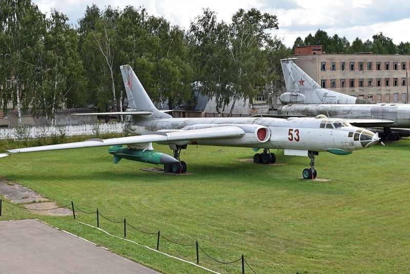 Самолет ту-16