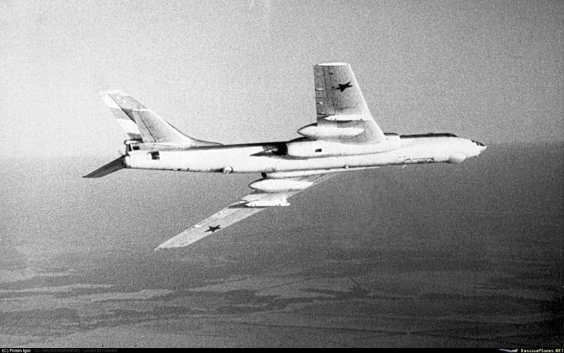 Ту-16 реактивный самолёт радист-стрелок