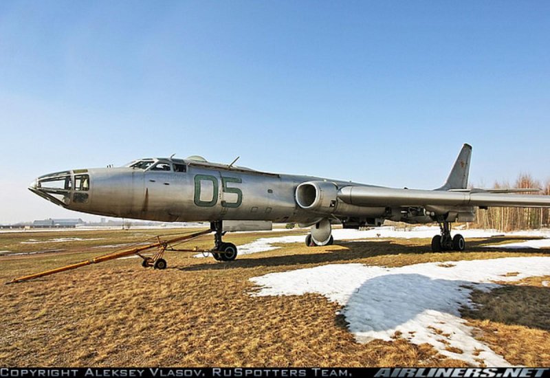 Туполев ту-16 Дальний бомбардировщик и ракетоносец