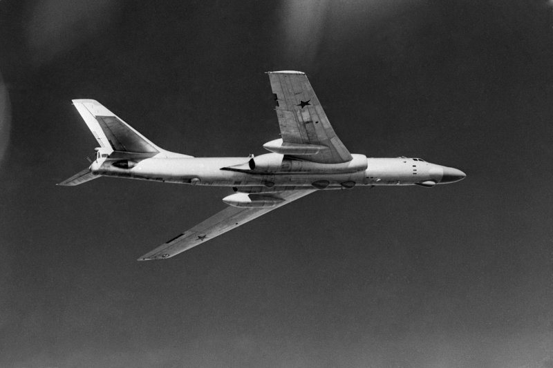 Ту-16 бомбардировщик