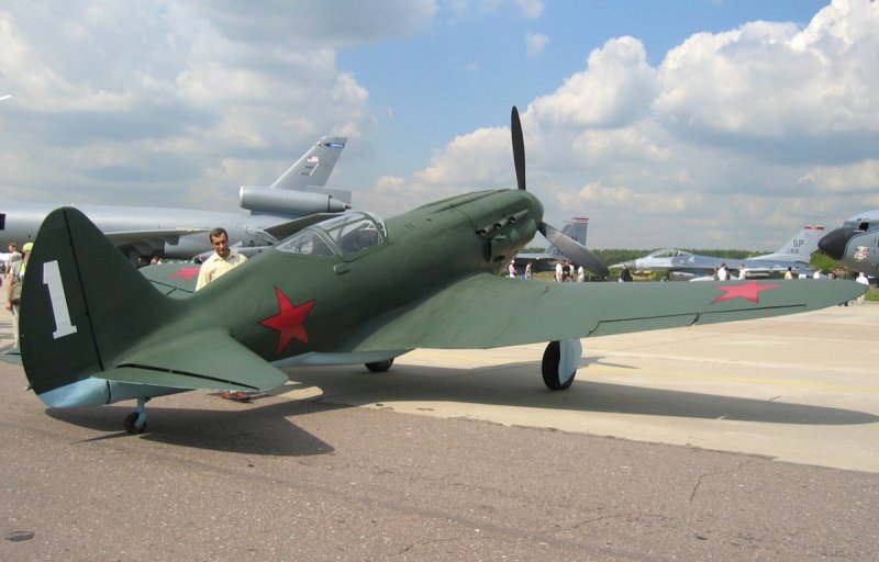 Первый Советский реактивный самолет миг-9
