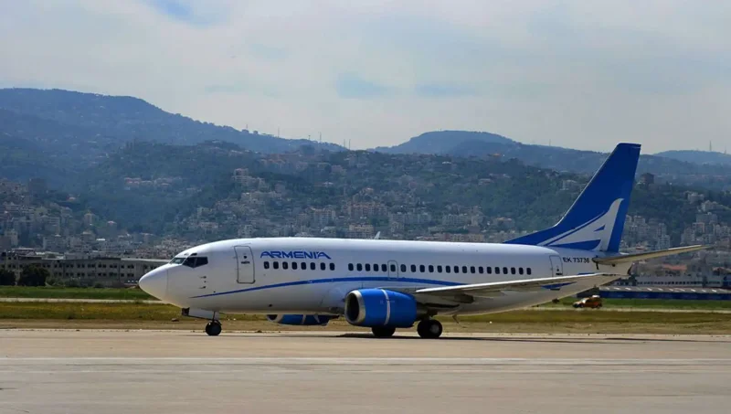 Авиакомпания Армения Boeing 737