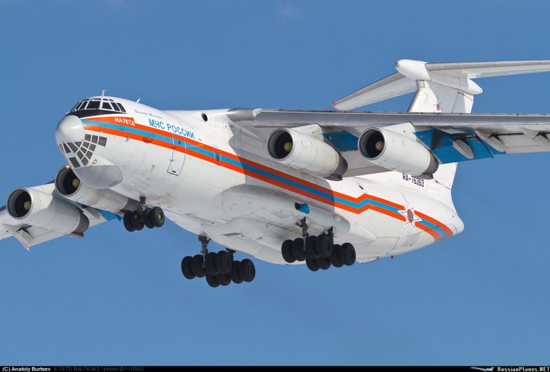 Самолет МЧС России ил-76