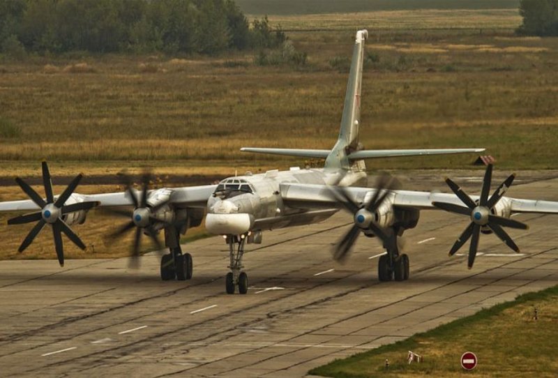 Ту-95 бомбардировщик