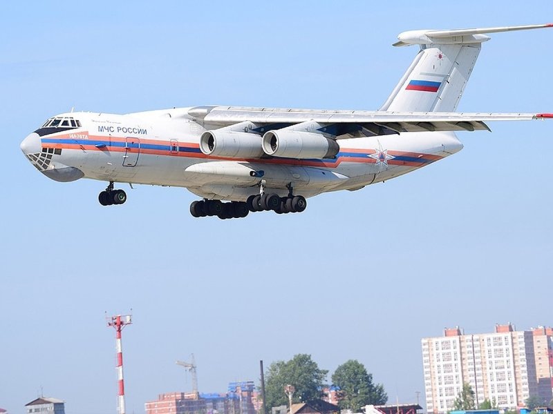 Самолет МЧС России ил-76
