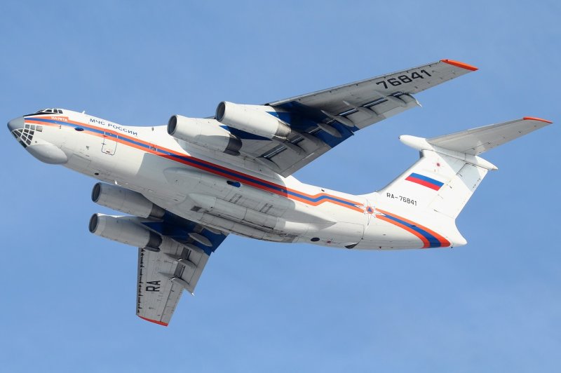 Самолет ил-76 МЧС России «Маврикий Слепнев».