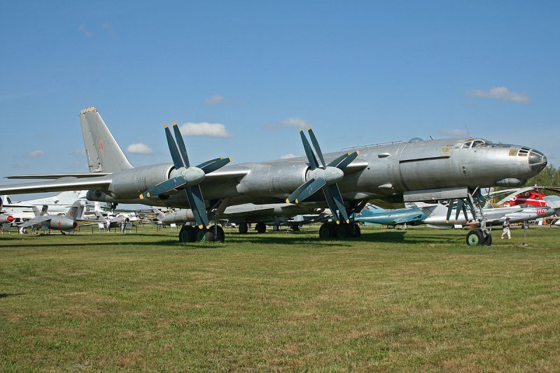 Ту-95 бомбардировщик