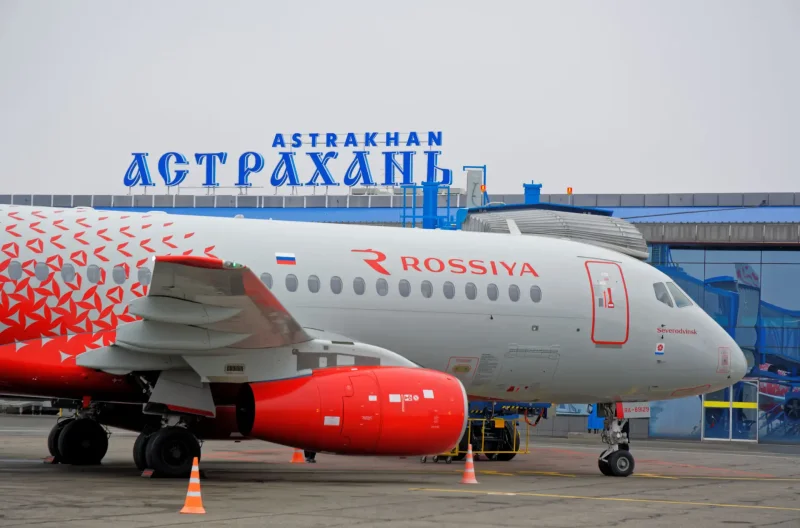 Самолет авиакомпания Россия в Астрахани