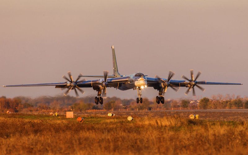 Стратегические бомбардировщики России ту-95мс
