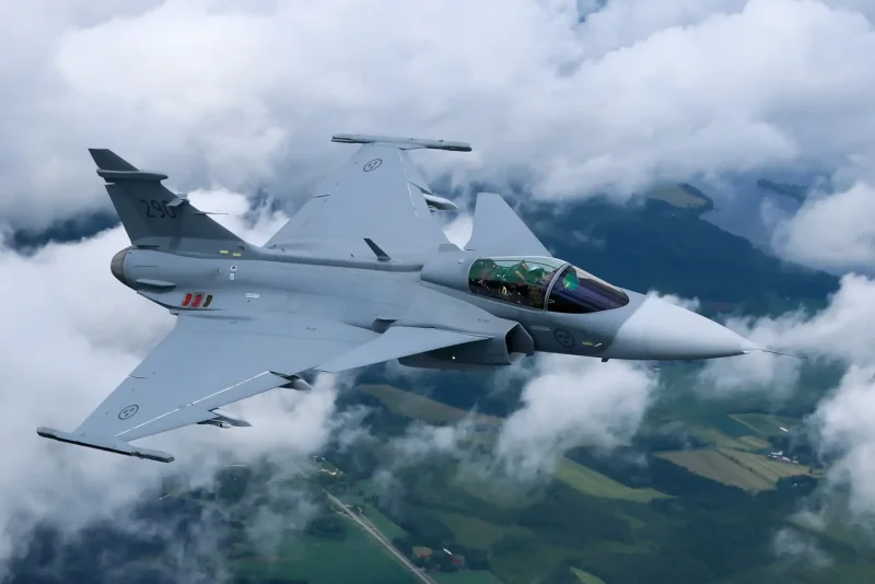 Шведские истребители Jas 39 Gripen