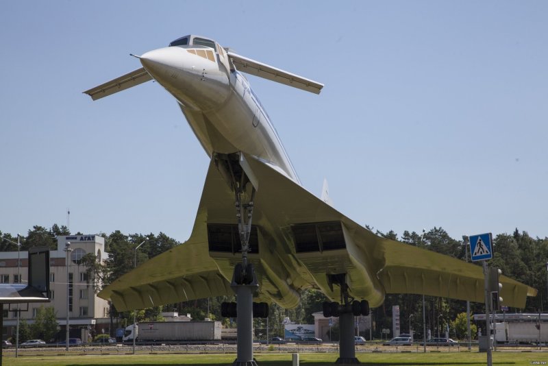 Жуковский самолет памятник ту 144