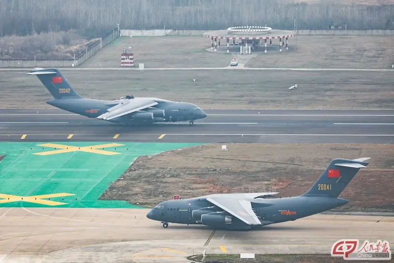 Y-20 военно-транспортный самолёт