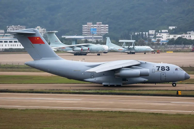 Y-20 военно-транспортный самолёт