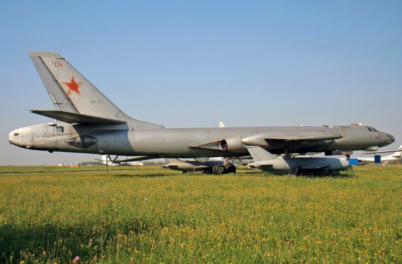 Ту-16 бомбардировщик