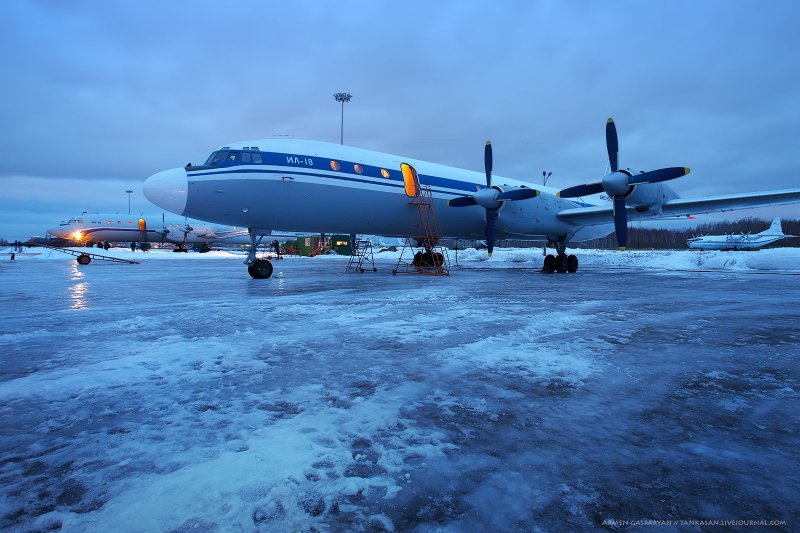 Самолёт АН-24 В небе