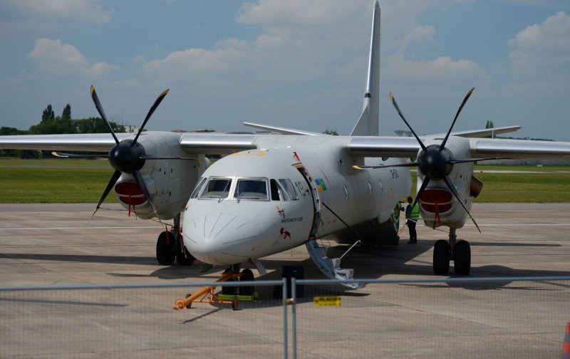 Самолет АН-132d