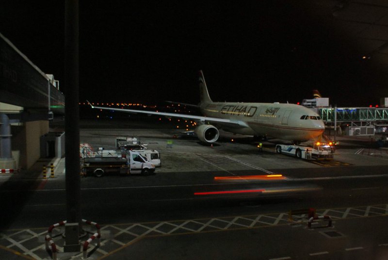 Ночной аэропорт Домодедово самолеты