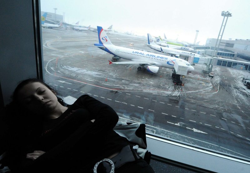 Самолет из окна аэропорта Домодедово