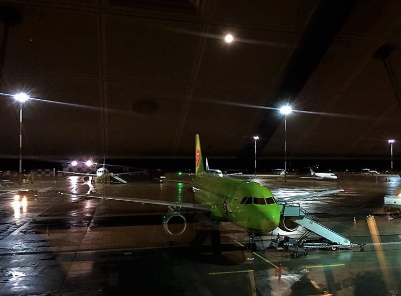 Аэропорт Домодедово ночью