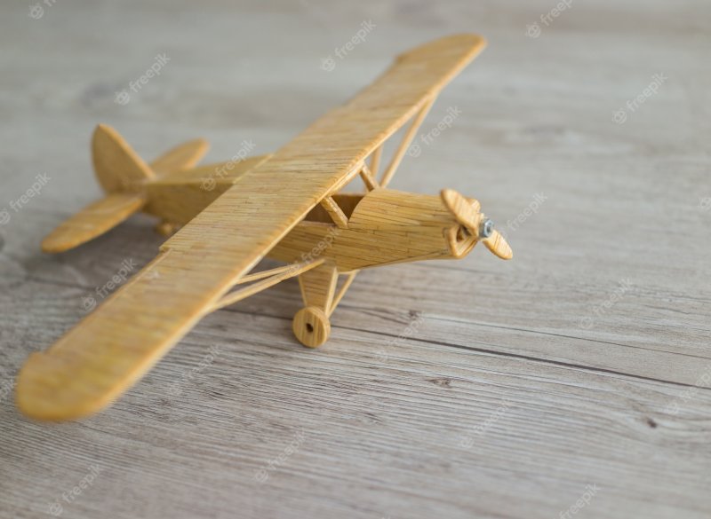 Деревянный самолетик