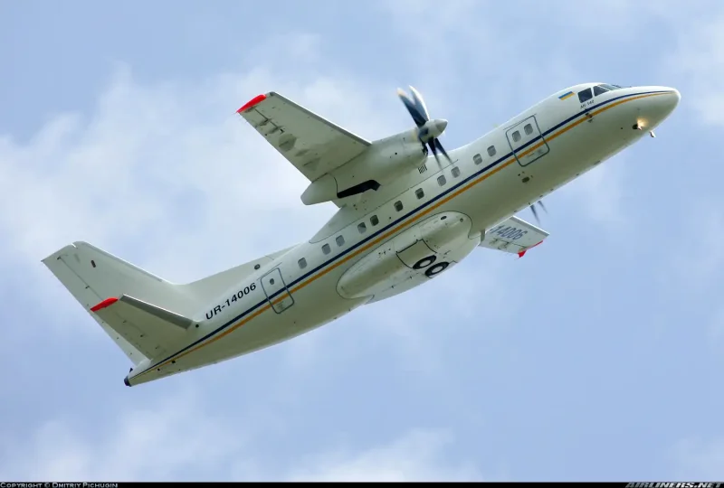 АН-140 пассажирский самолёт Саратовский