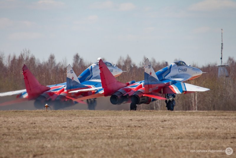 Су-27 пилотажная группа "русские Витязи