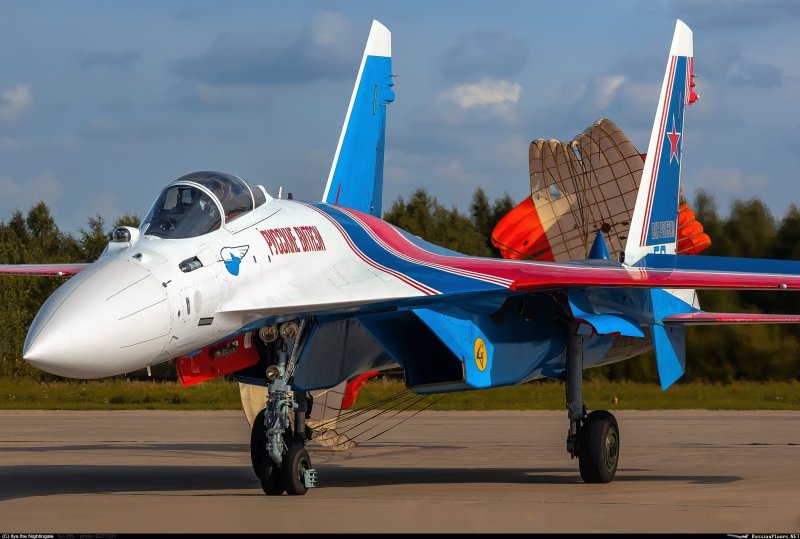 Су-35с русские Витязи самолет