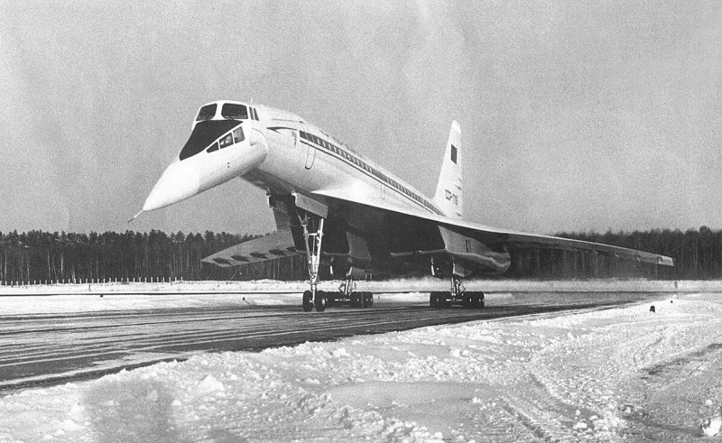 Сверхзвуковой пассажирский самолет ту-144