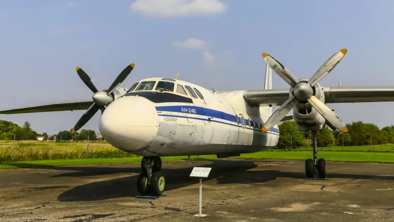 АН-24 грузовой самолёт