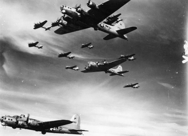 Войны 1941-1945 самолеты бомбят