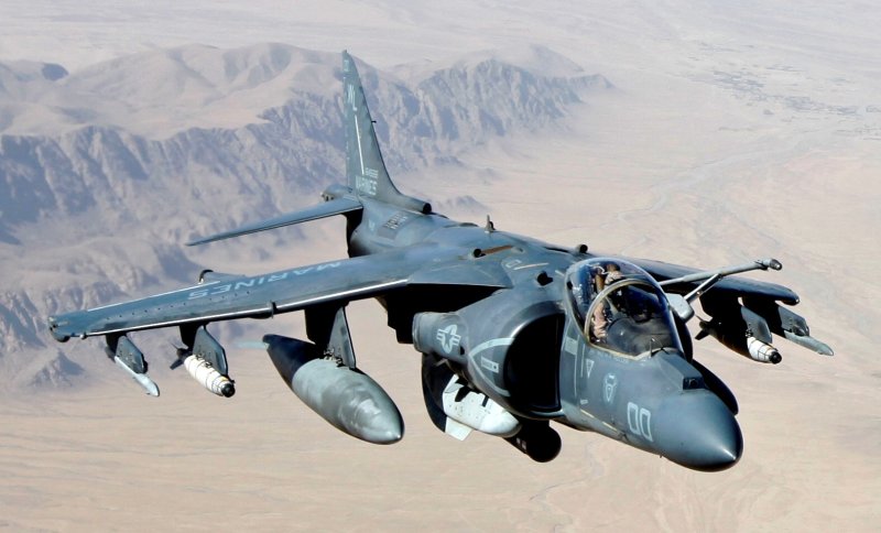 Штурмовик av-8b Harrier